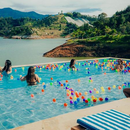 Viajero Guatape Hostel & Lake Club Exterior foto