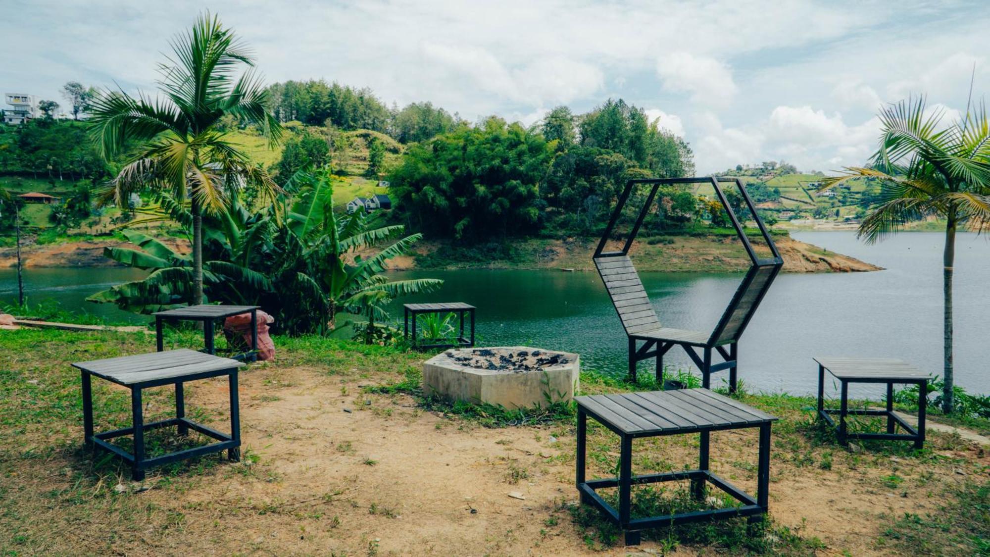 Viajero Guatape Hostel & Lake Club Exterior foto